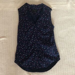 sleeveless Banana Republic printed blouse (00P)